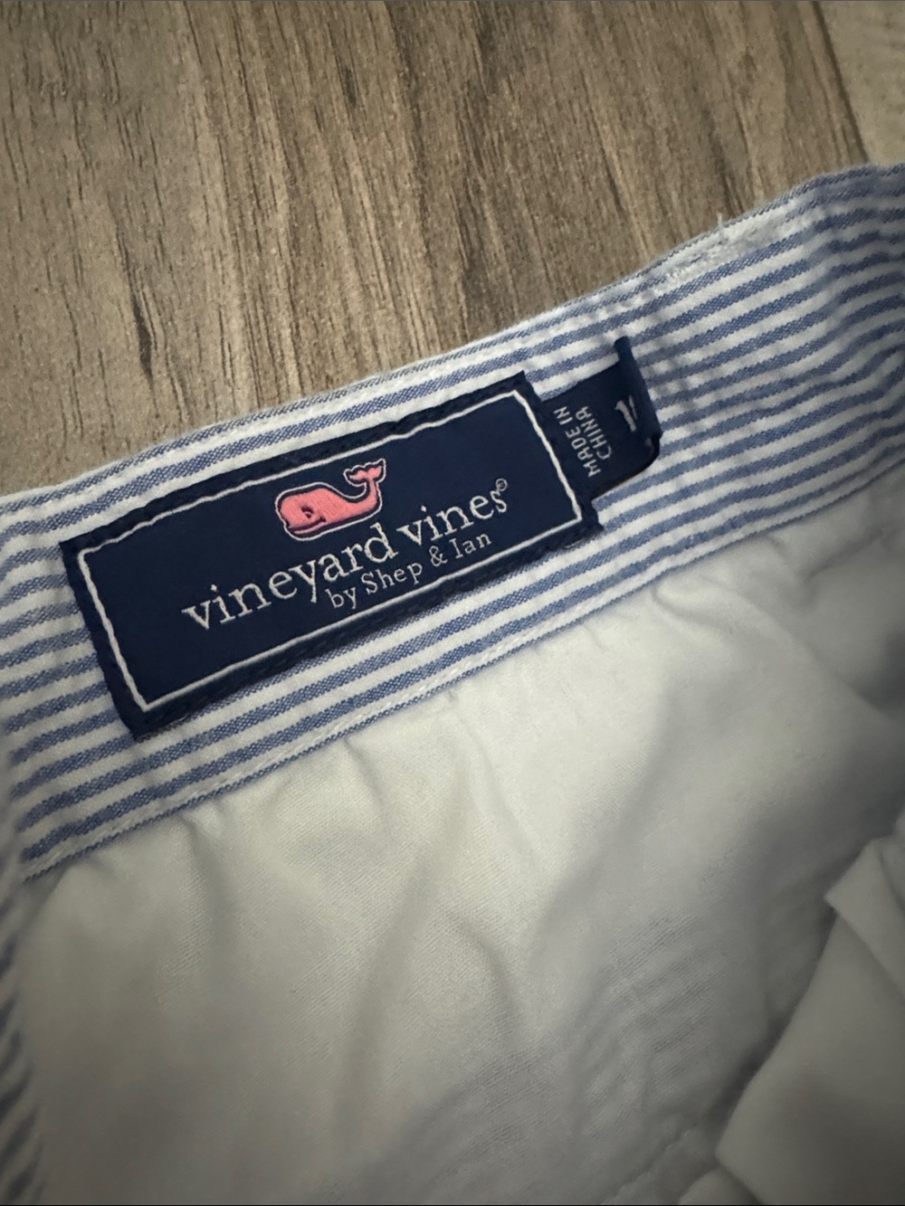 Vineyard Vines Seersucker Flat Front Shorts - Light Blue/White 16 school - Picture 2 of 8
